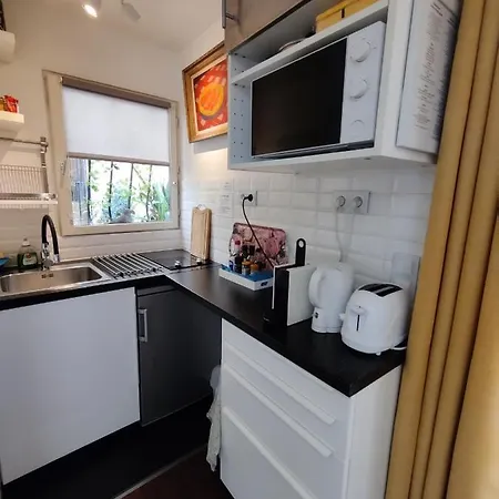 Romantic Tiny House Inside Montmartre Paris Exterior foto