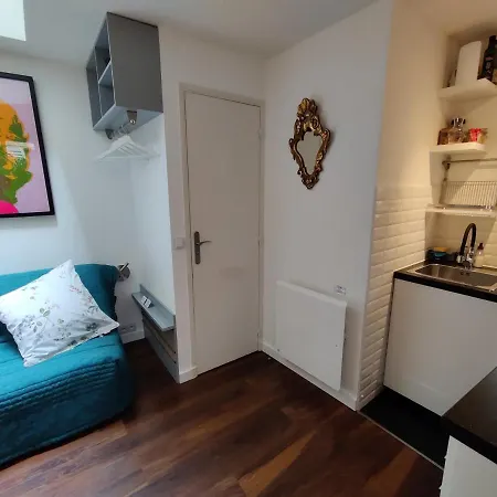 Romantic Tiny House Inside Montmartre Paris Exterior foto