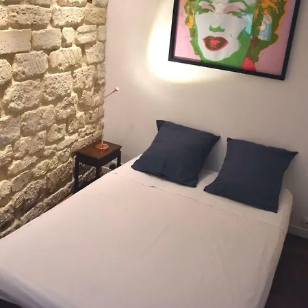Romantic Tiny House Inside Montmartre Paris Exterior foto